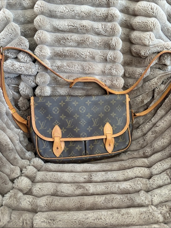 Louis Vuitton Handbags - Louis Vuitton Monogram Canvas Crossbody Bag - Brown/ Tan